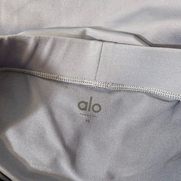 ALO YOGA Airlift Timeless Skirt Skort M Infinity Blue Tennis Golf Pull On - Picture 6 of 6